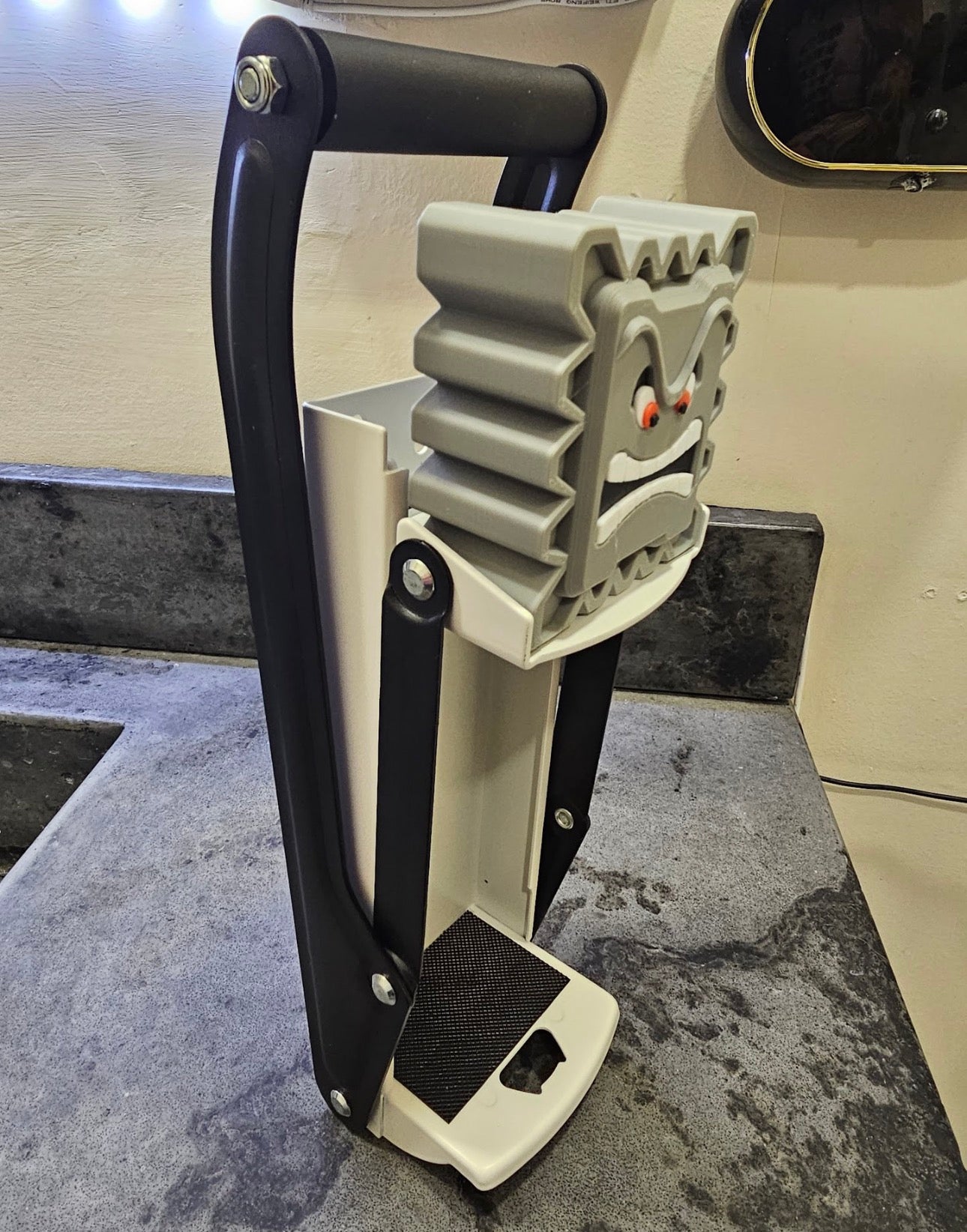 SUPER MARIO THWOMP CAN CRUSHER TOPPER