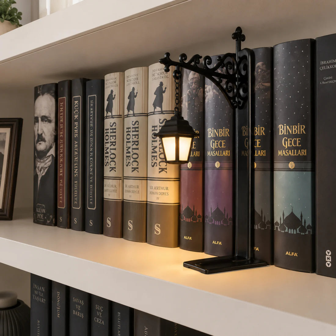 BOOKSHELF LAMP