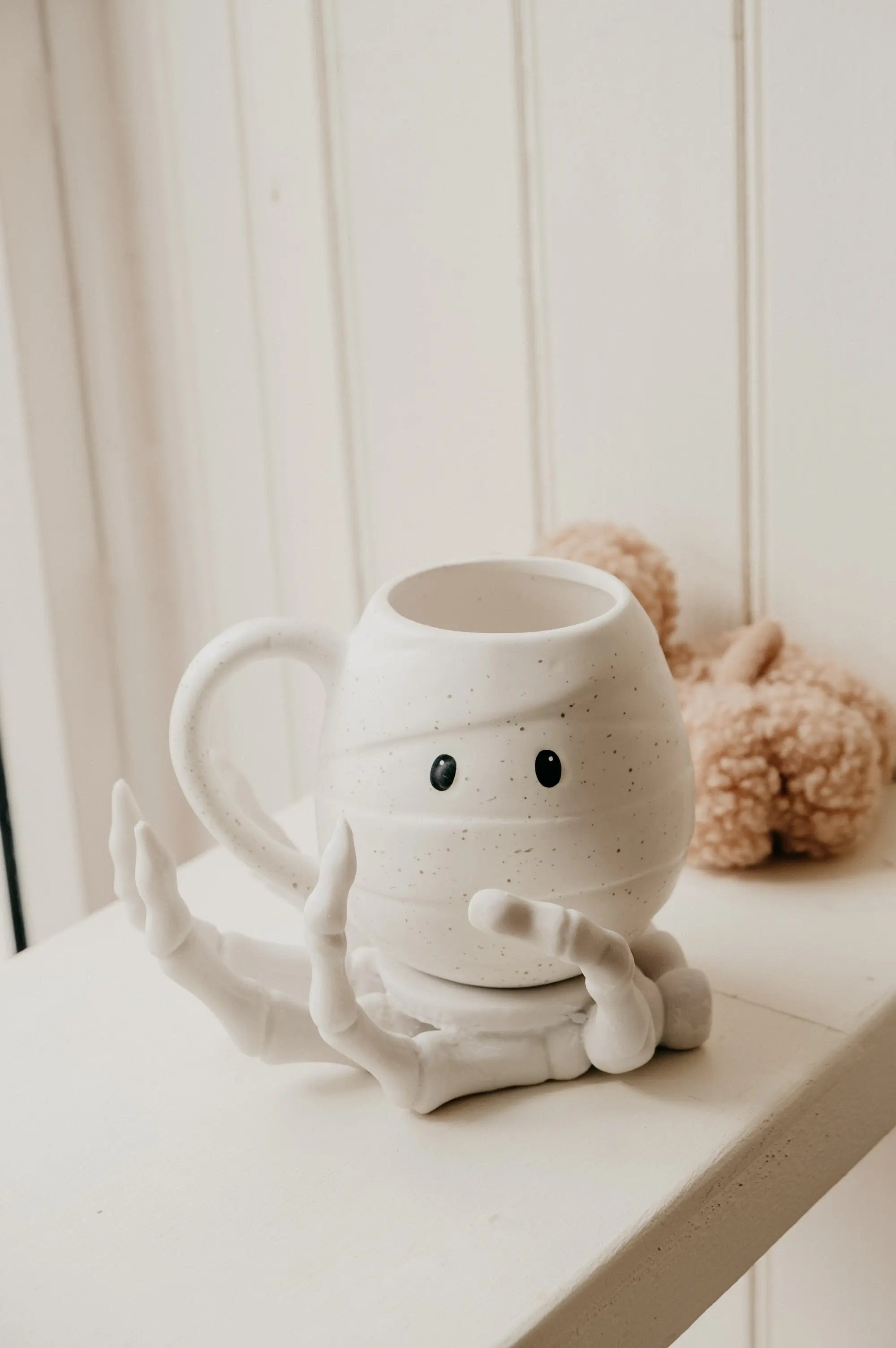 Skeleton Hand Holder / Mummy Matte Mug Trendslana