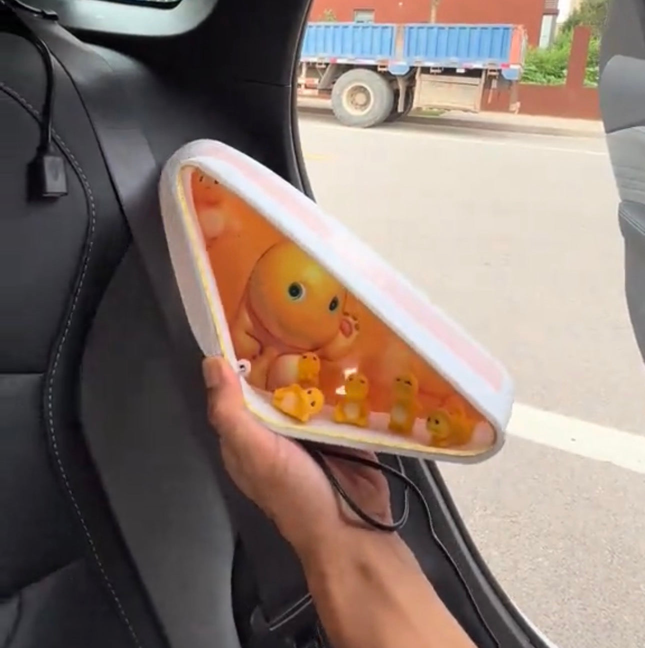 DUCK TRIANGULAR CAR LED WINDOW