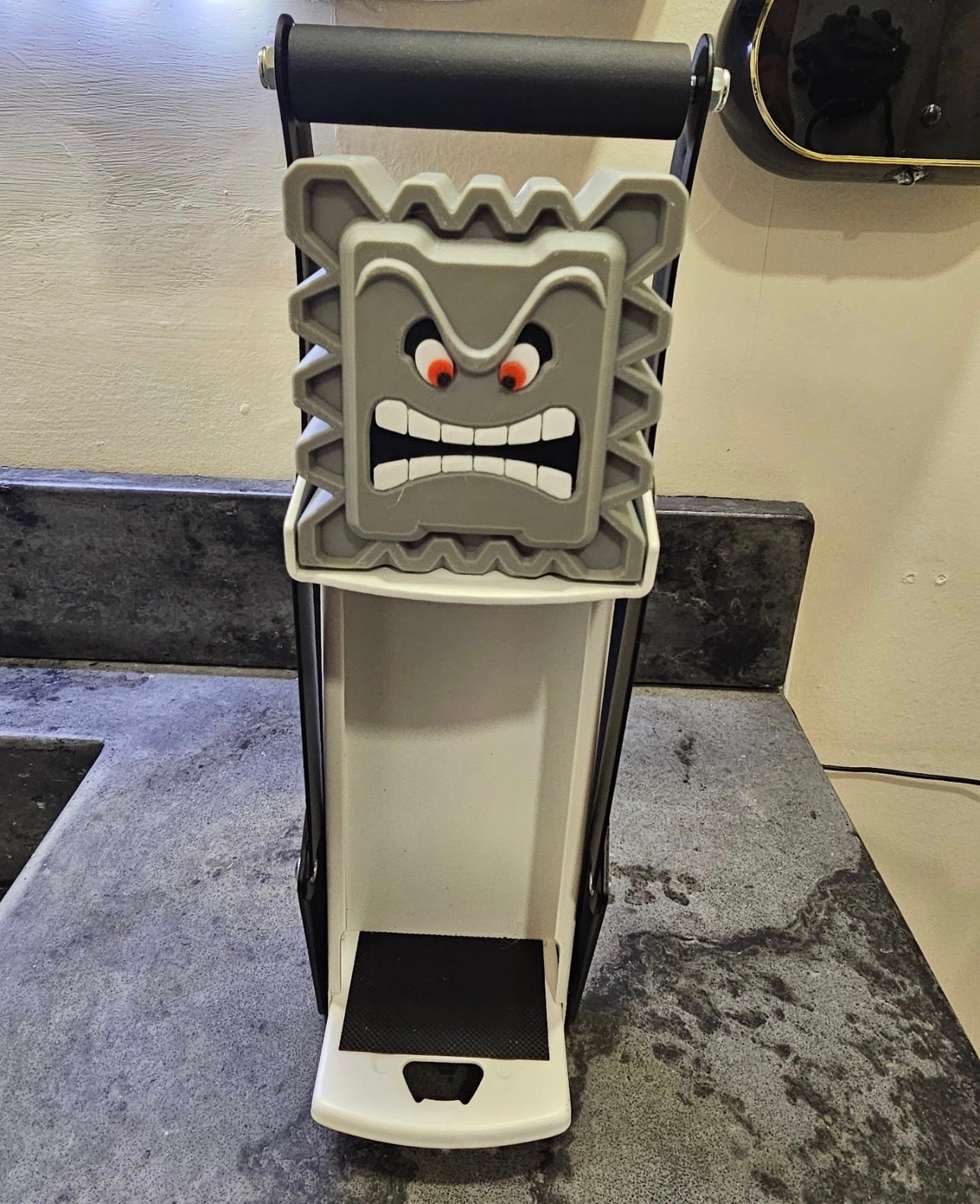 SUPER MARIO THWOMP CAN CRUSHER TOPPER