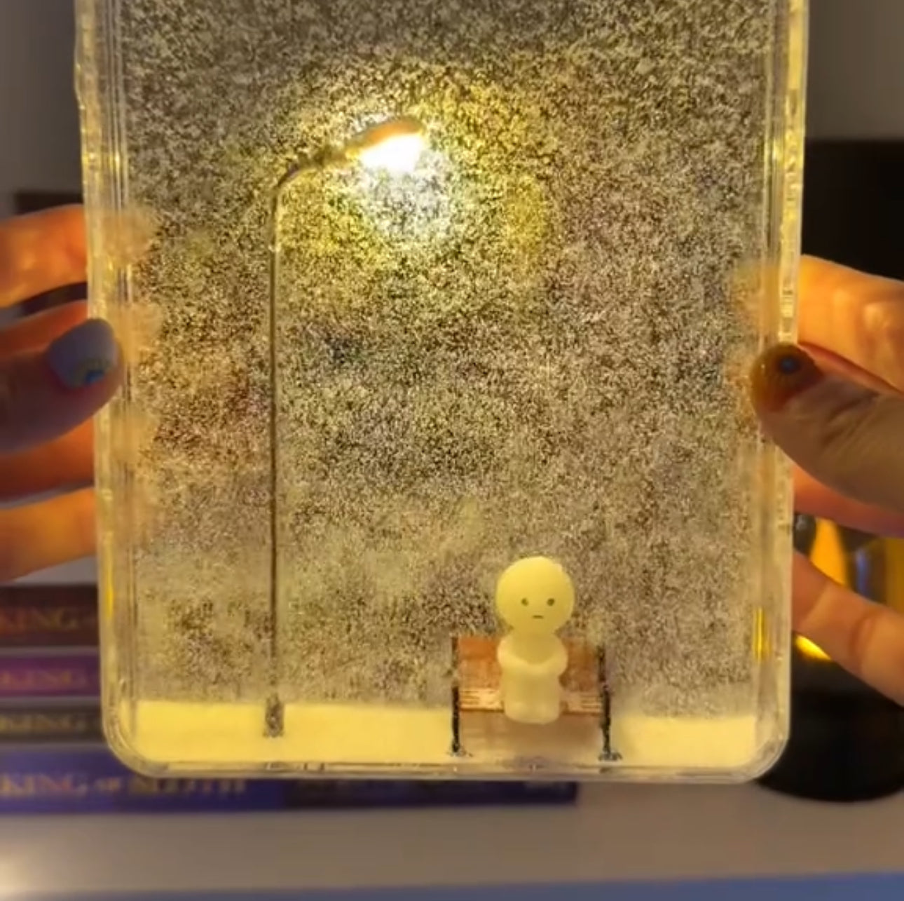 Snowfall lamp