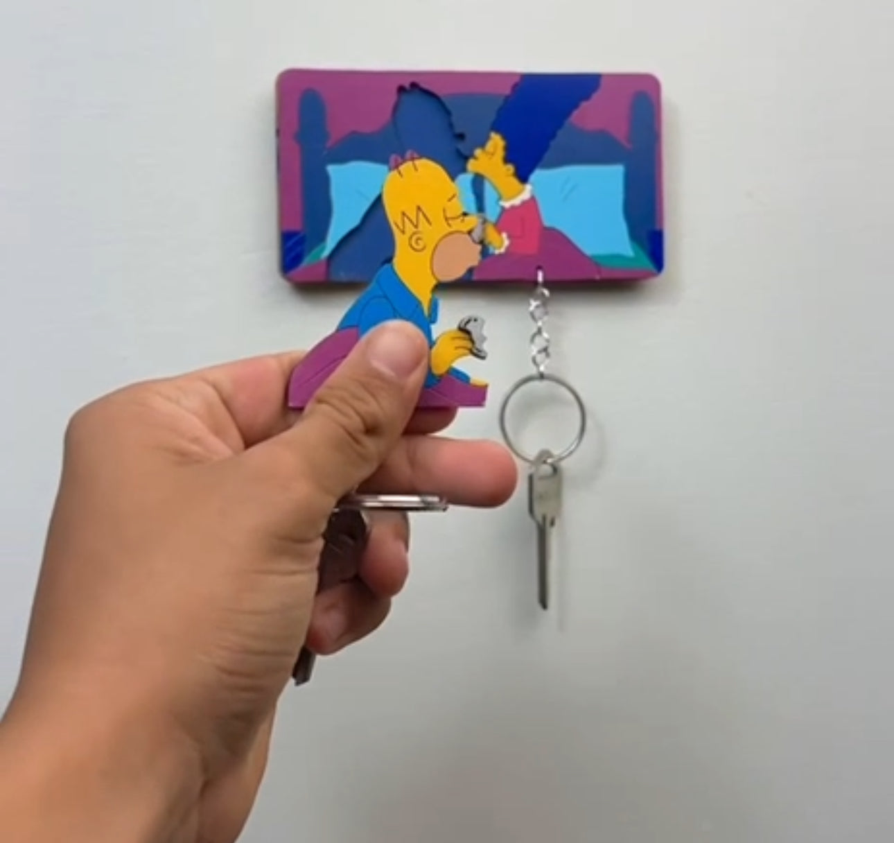 Homer and Marge keyholder