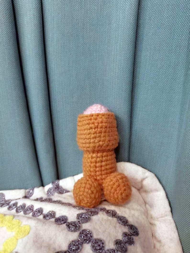 FUNNY STRESS CROCHET WILLY