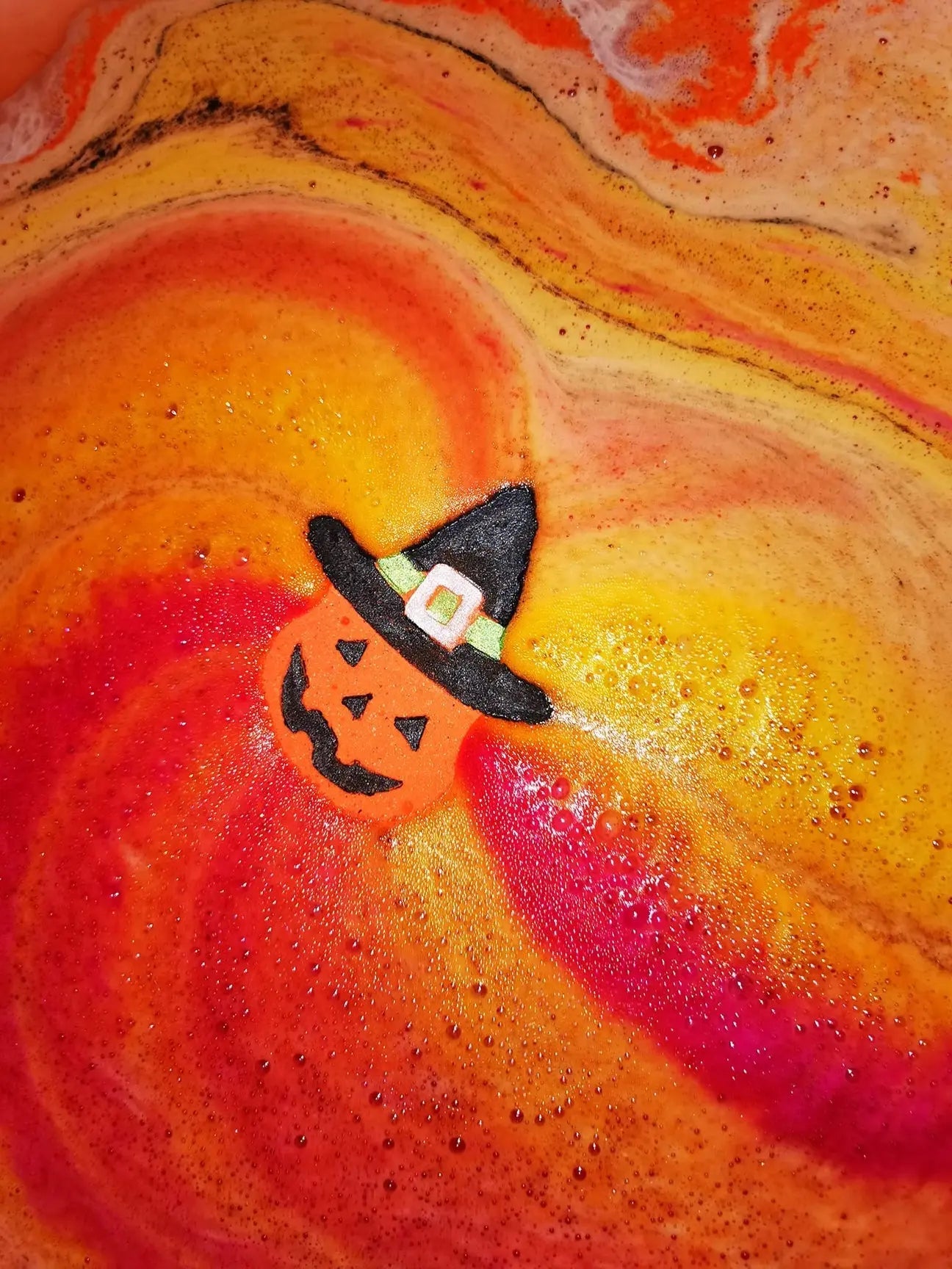 Pumpkin with Witch Hat Bath Bomb Trendslana