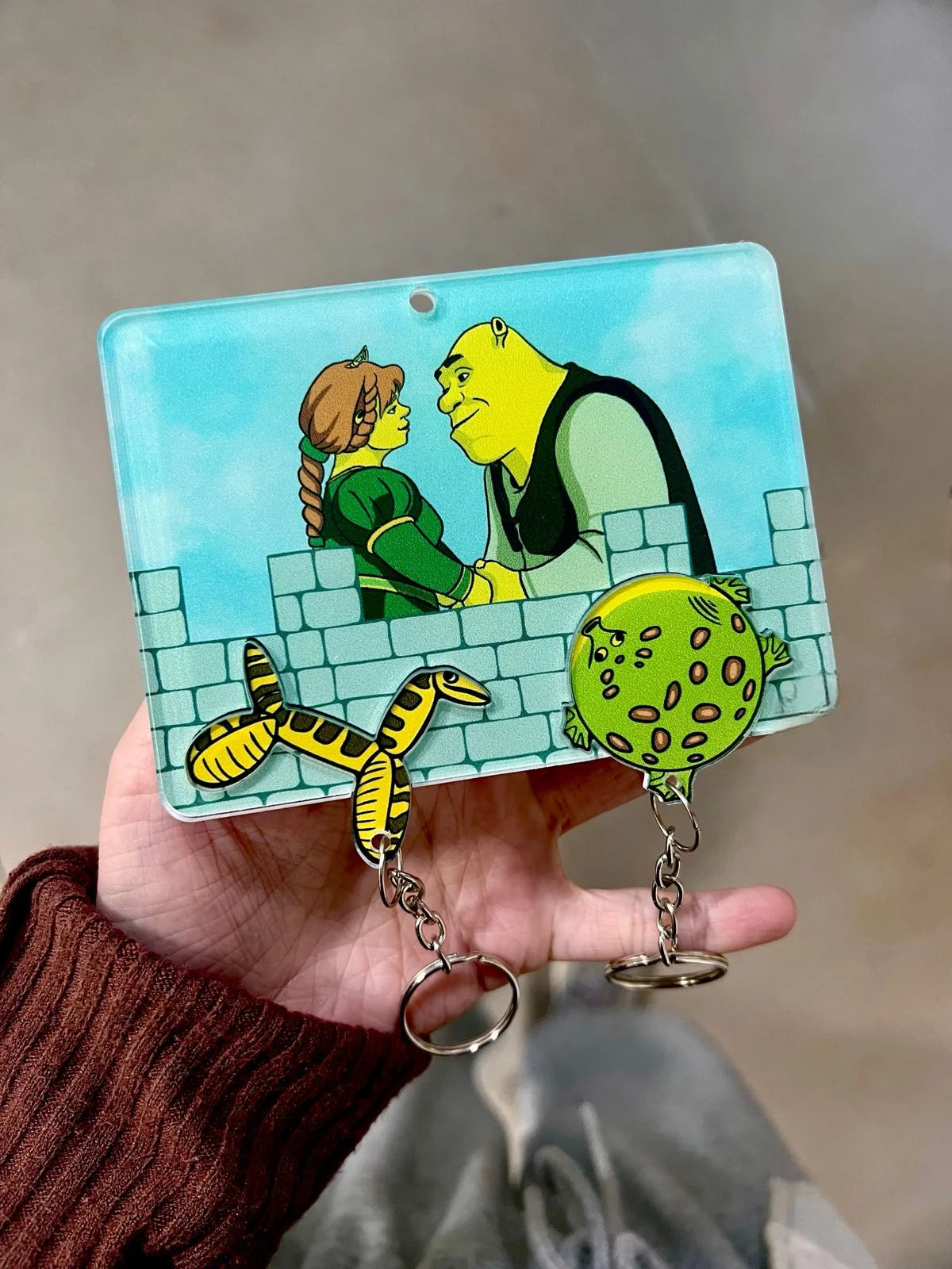 SHREK AND FIONA ACRYLIC KEYCHAIN HOLDER
