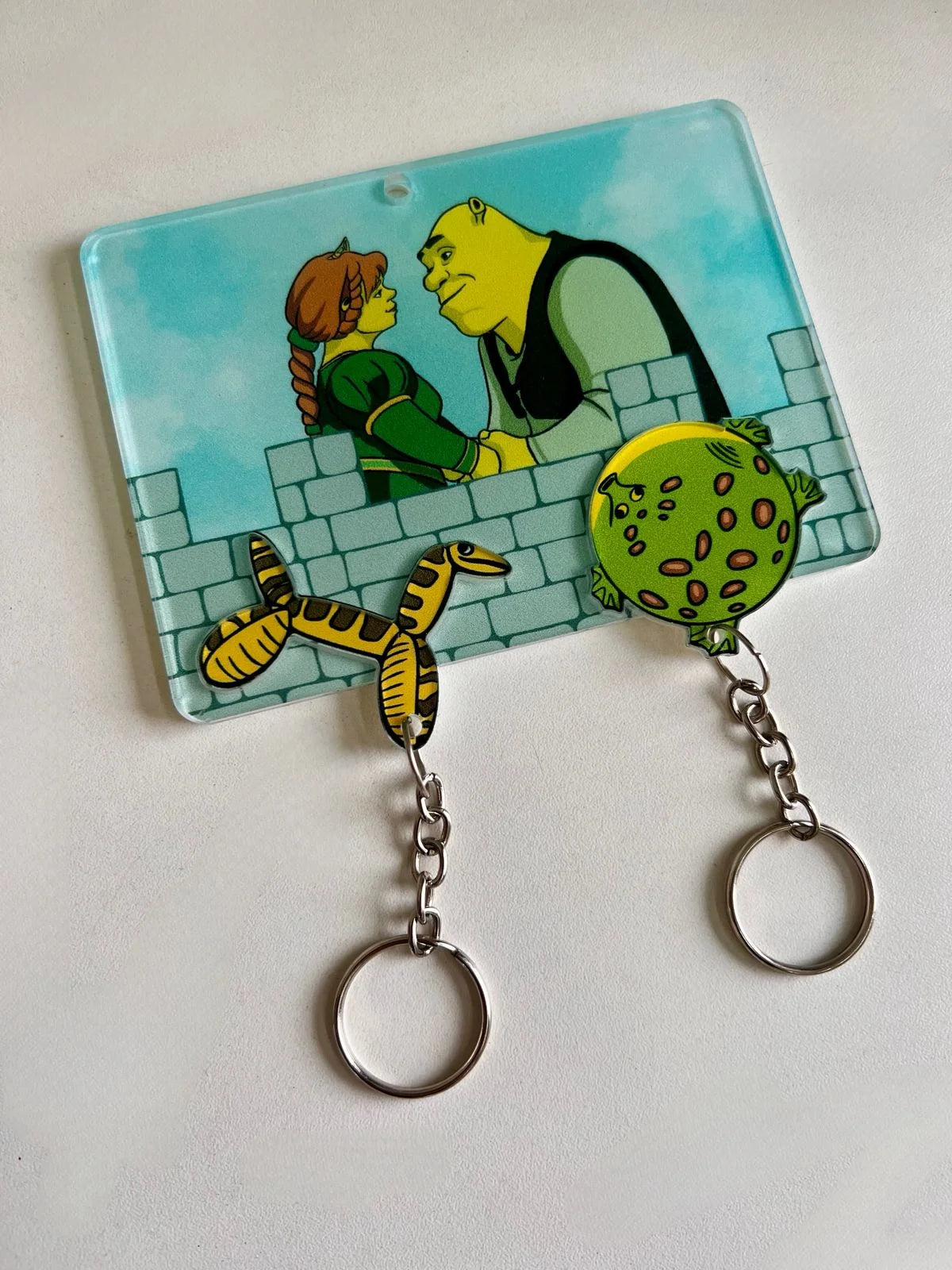 SHREK AND FIONA ACRYLIC KEYCHAIN HOLDER